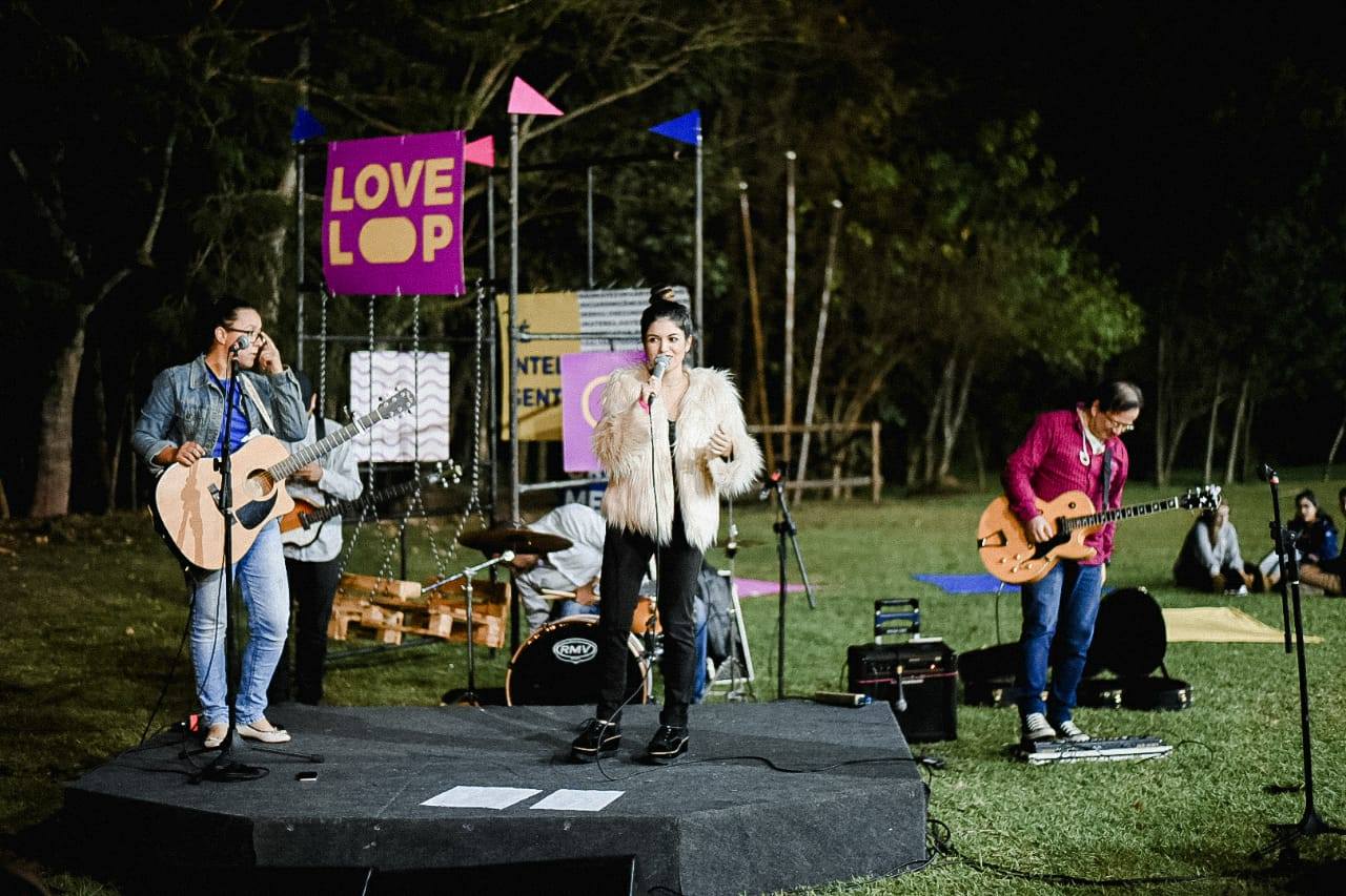 Banda tocando no intervalo em outra edição da conferência